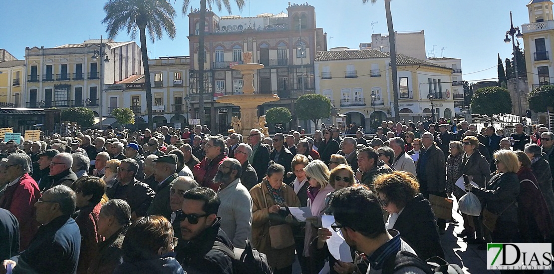 Centenares de personas claman en Mérida por unas pensiones dignas