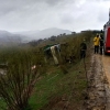 Rescatan a un hombre tras volcar con su camión en la provincia de Badajoz