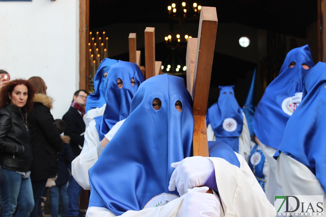 Las Tres Caídas procesiona por las calles de Mérida