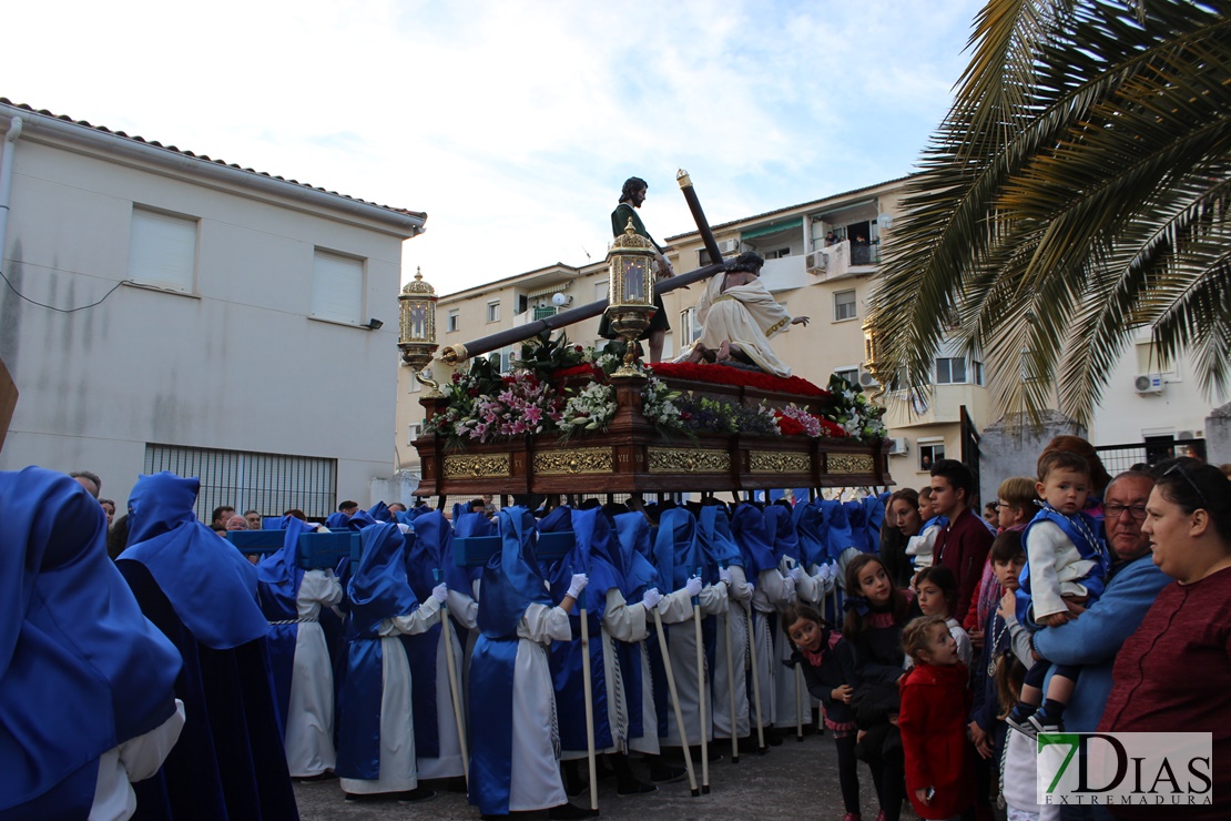 Las Tres Caídas procesiona por las calles de Mérida