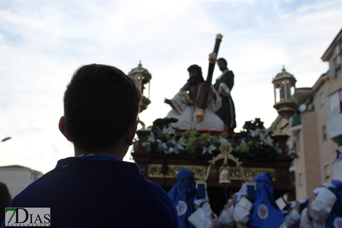 Las Tres Caídas procesiona por las calles de Mérida