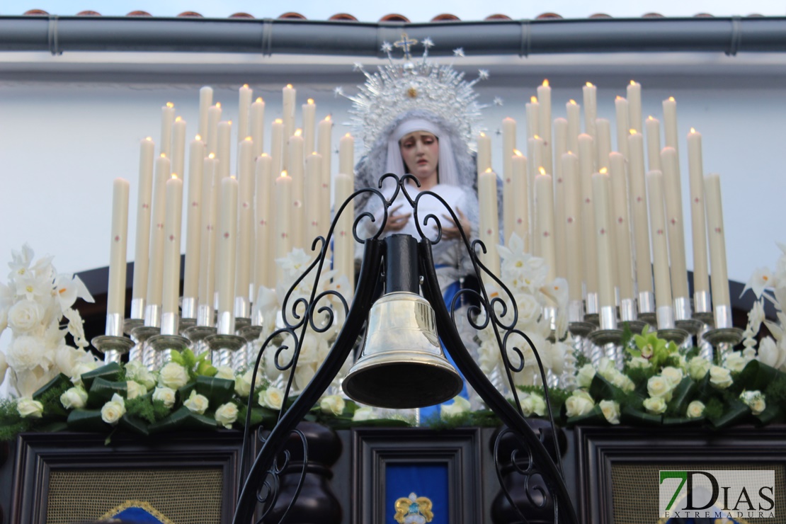 Las Tres Caídas procesiona por las calles de Mérida