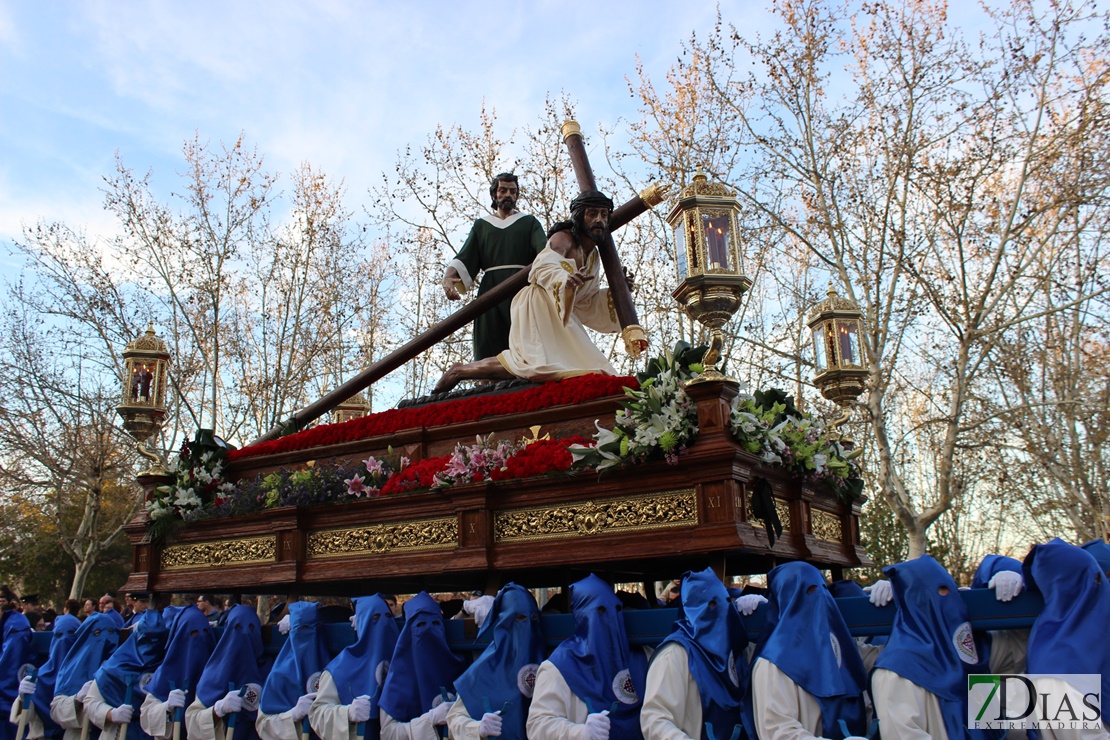 Las Tres Caídas procesiona por las calles de Mérida