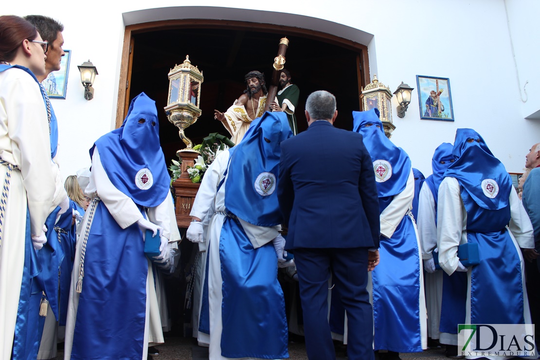 Las Tres Caídas procesiona por las calles de Mérida