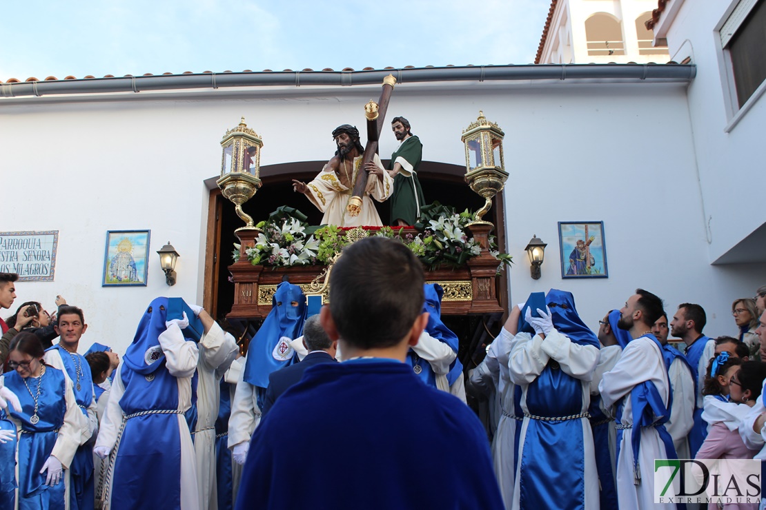 Las Tres Caídas procesiona por las calles de Mérida