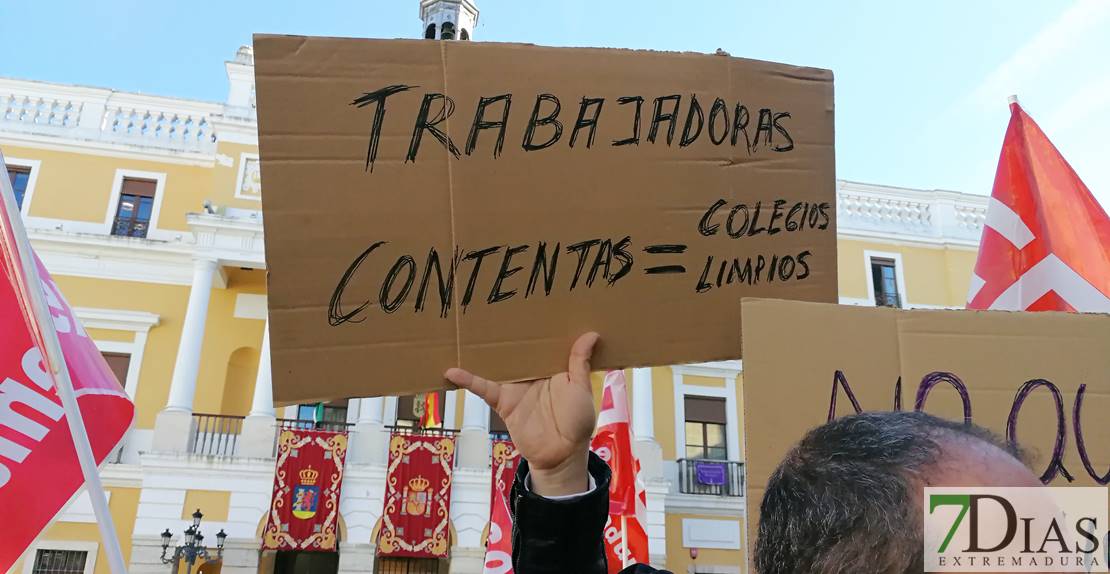 Empleadas de Eulen protestan frente al Ayuntamiento contra Palicrisa