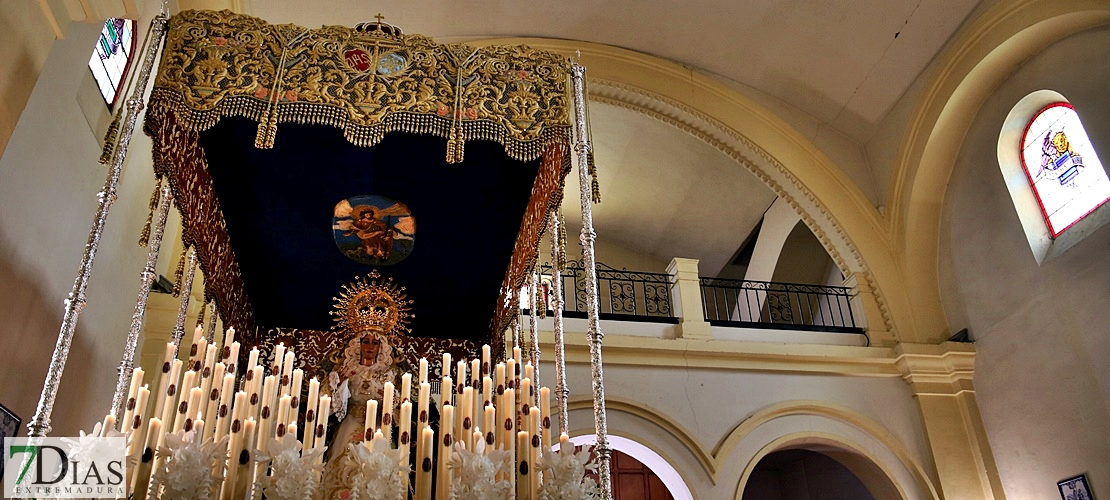 La Borriquita abre la Semana Santa pacense ante la atenta mirada de sus fieles