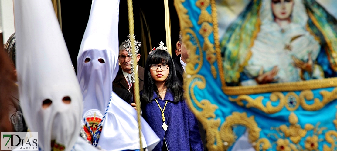 La Borriquita abre la Semana Santa pacense ante la atenta mirada de sus fieles