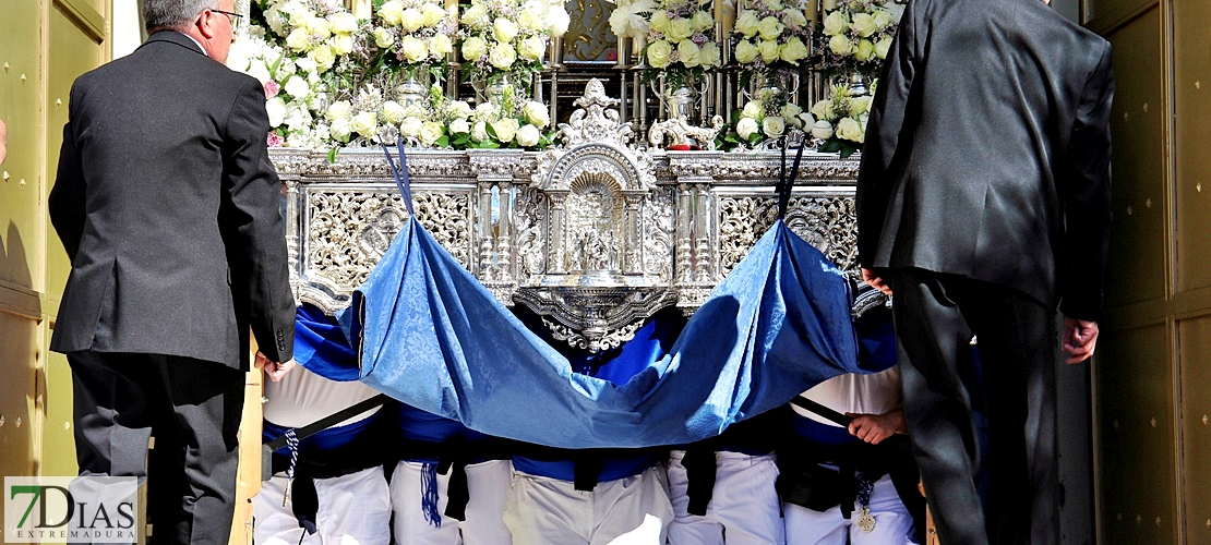 La Borriquita abre la Semana Santa pacense ante la atenta mirada de sus fieles