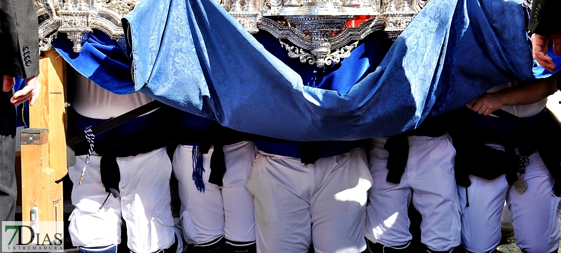 La Borriquita abre la Semana Santa pacense ante la atenta mirada de sus fieles