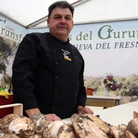 El cocinero Pepe Valadés realiza un show cooking con el gurumelo como ingrediente principal