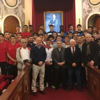 El alcalde recibe a los jugadores del Torneo de Baloncesto Ciudad de Badajoz