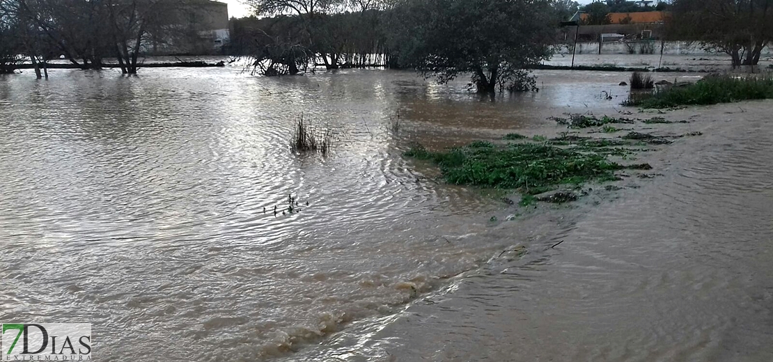 Se inundan varias carreteras y poblados entre Badajoz y Cáceres