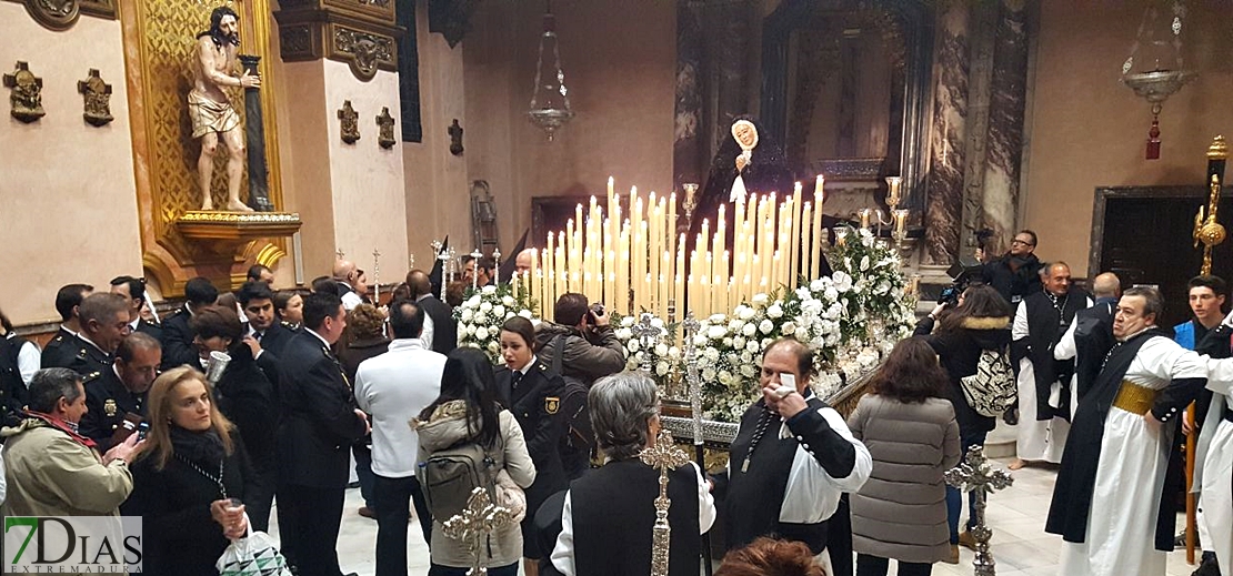 La Soledad de luto sí saldrá esta noche por las calles pacenses