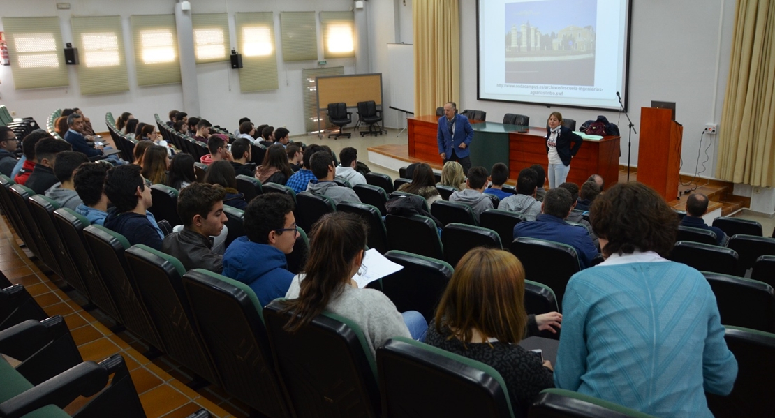 Diplomas y premios en euros para alumnos de segundo de Bachillerato