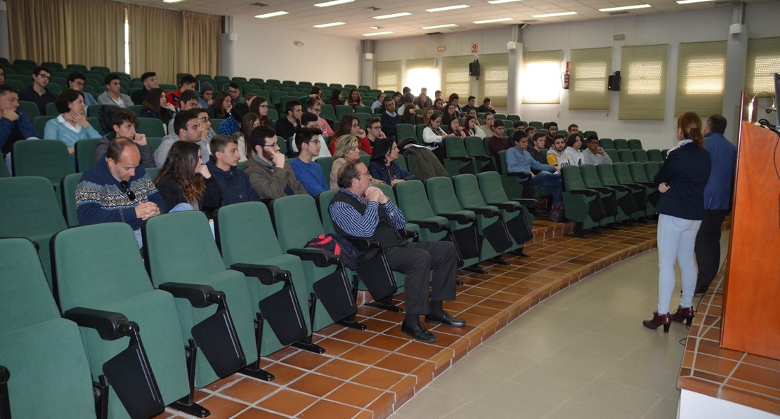 Diplomas y premios en euros para alumnos de segundo de Bachillerato