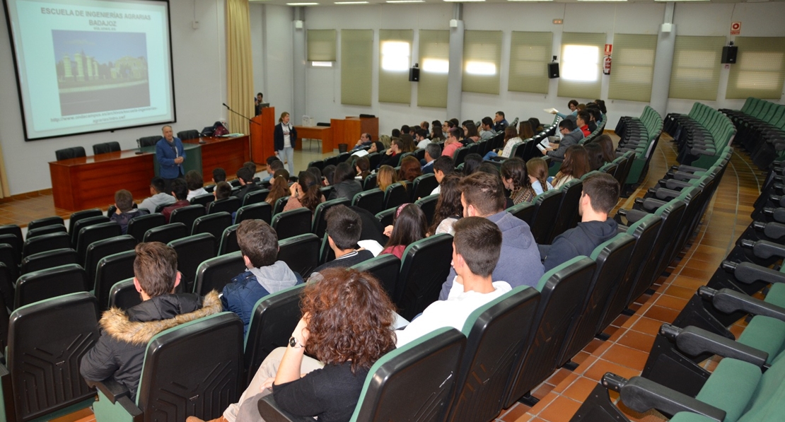 Diplomas y premios en euros para alumnos de segundo de Bachillerato