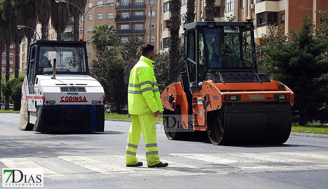 Continúan las obras en la avenida pacense de Sinforiano Madroñero