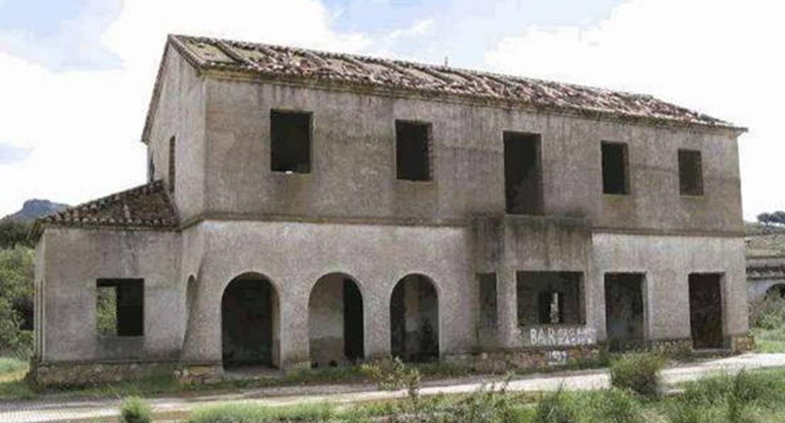 Adif pone a la venta la antigua estación de Cañamero