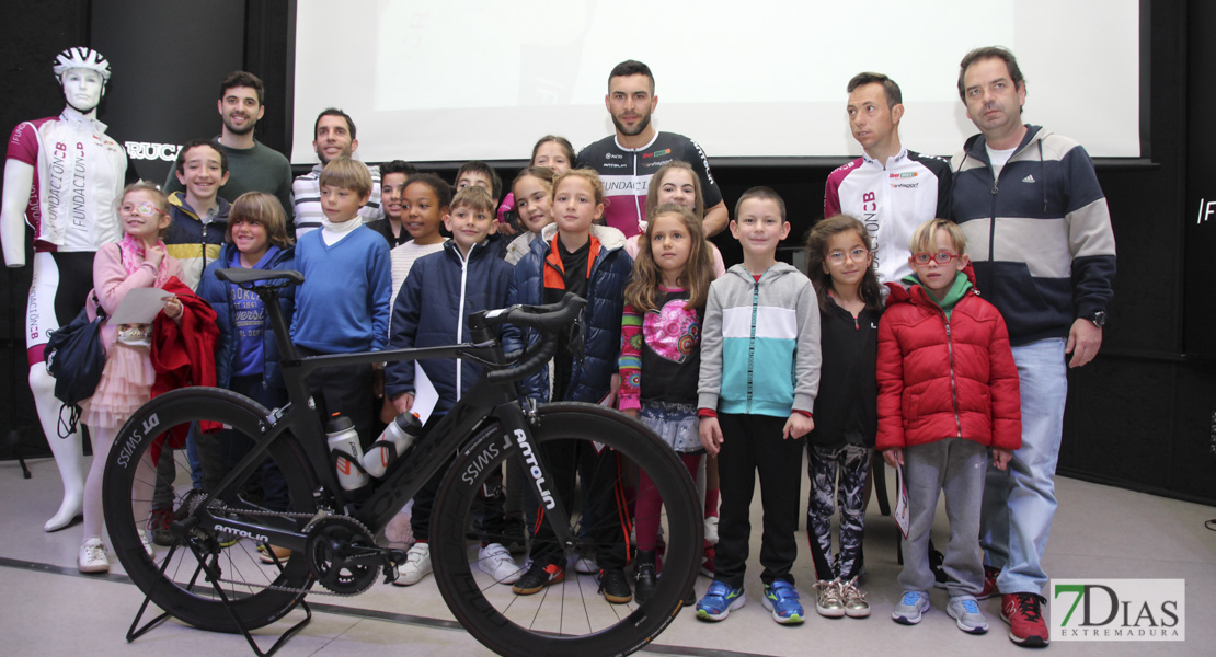 Imágenes de la presentación del Fundación CB Integra Team