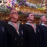 Legionarios veteranos escoltan al Cristo de la Buena Muerte