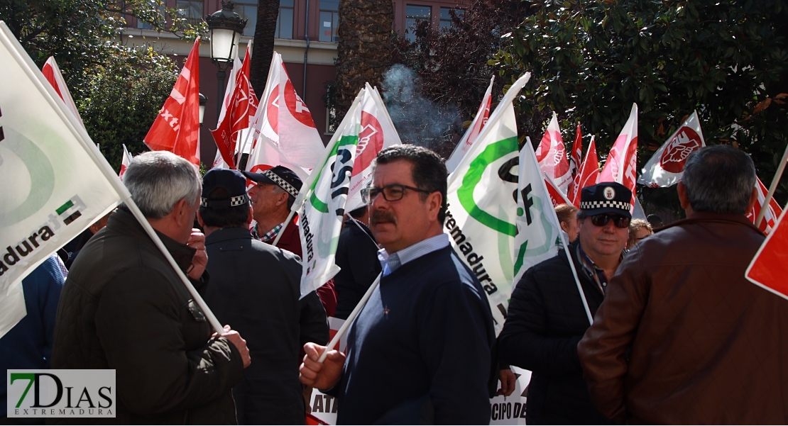 Manifestación de Policías y Bomberos extremeños: &quot;No entendemos a Montoro&quot;