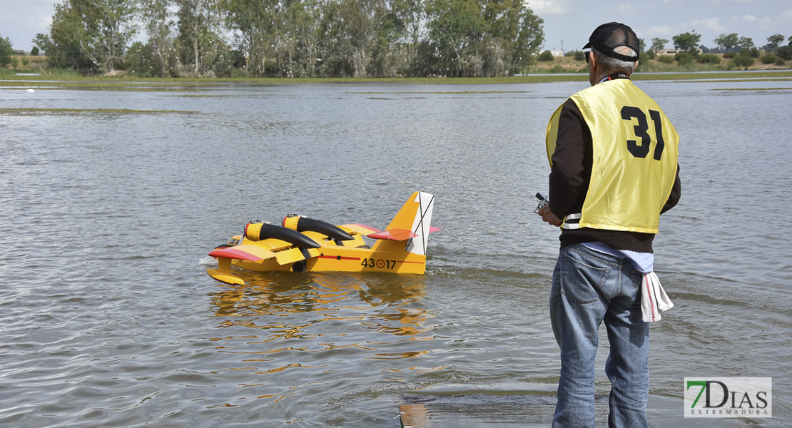 Imágenes de la concentración de hidroaviones en el Guadiana