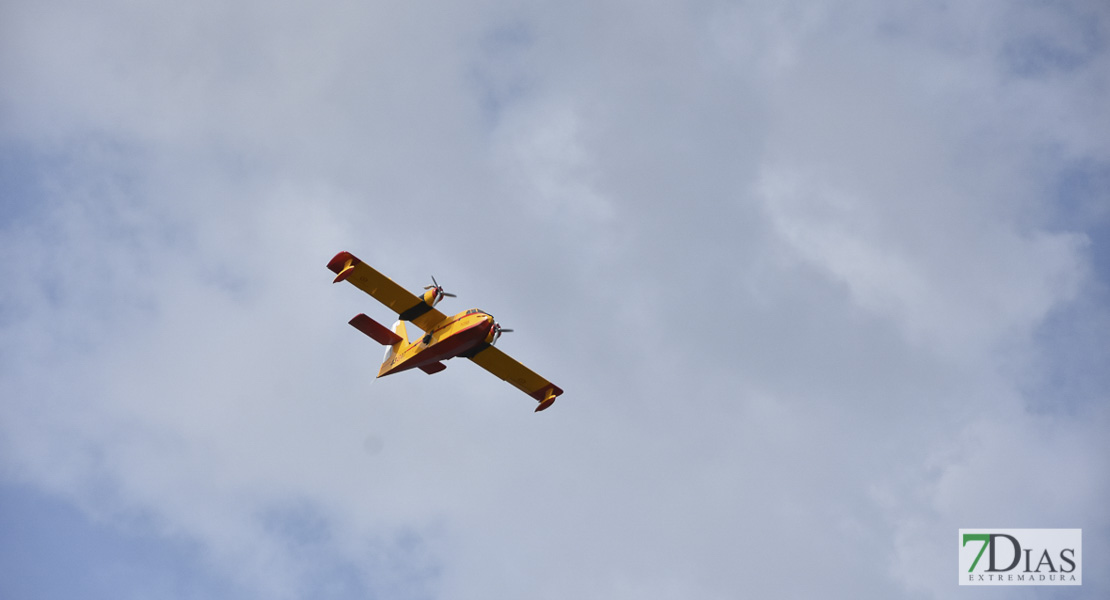 Imágenes de la concentración de hidroaviones en el Guadiana