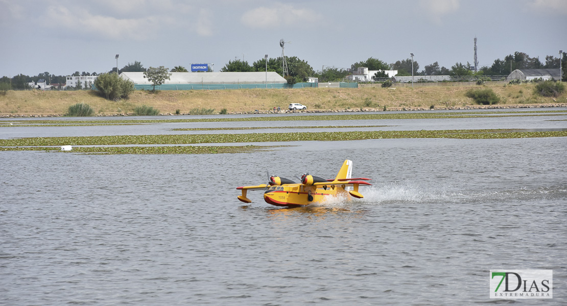 Imágenes de la concentración de hidroaviones en el Guadiana