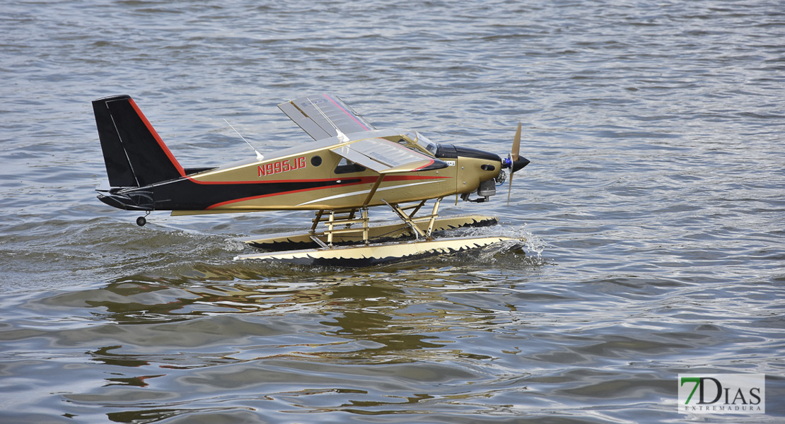 Imágenes de la concentración de hidroaviones en el Guadiana