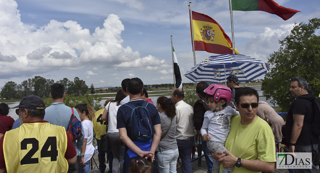 Imágenes de la concentración de hidroaviones en el Guadiana