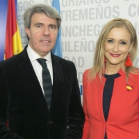 Cristina Cifuentes escenifica su renuncia a la política institucional