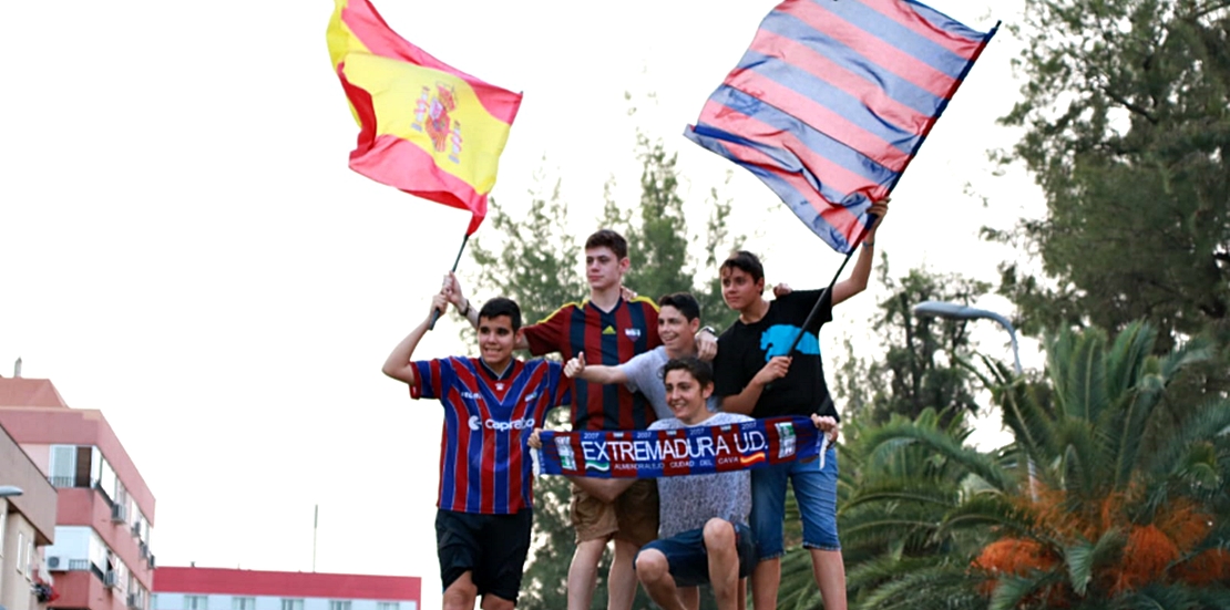 Almendralejo comienza a llenarse para celebrar el ascenso del Extremadura