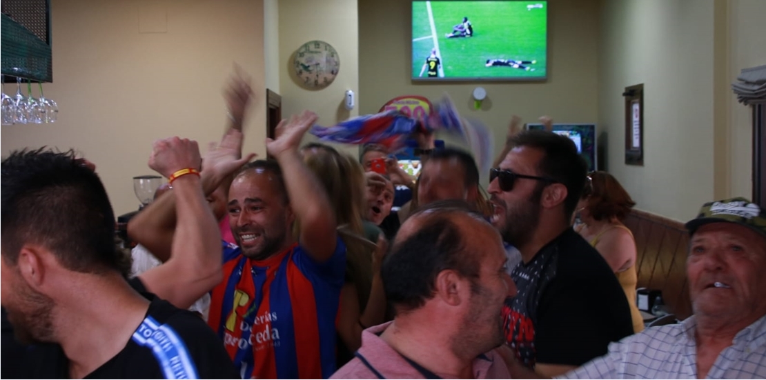 Almendralejo comienza a llenarse para celebrar el ascenso del Extremadura