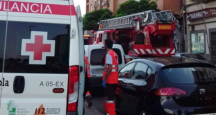 Tres heridos en el incendio de una vivienda en Cáceres