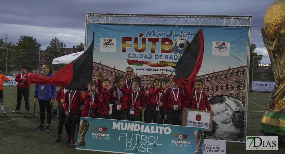 Imágenes del desfile inaugural del VII Mundialito de Clubes