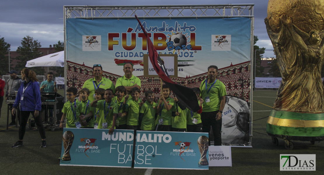 Imágenes del desfile inaugural del VII Mundialito de Clubes