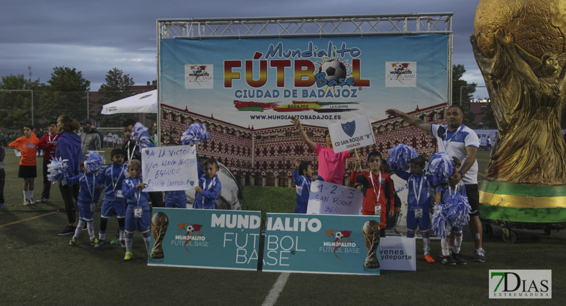 Imágenes del desfile inaugural del VII Mundialito de Clubes