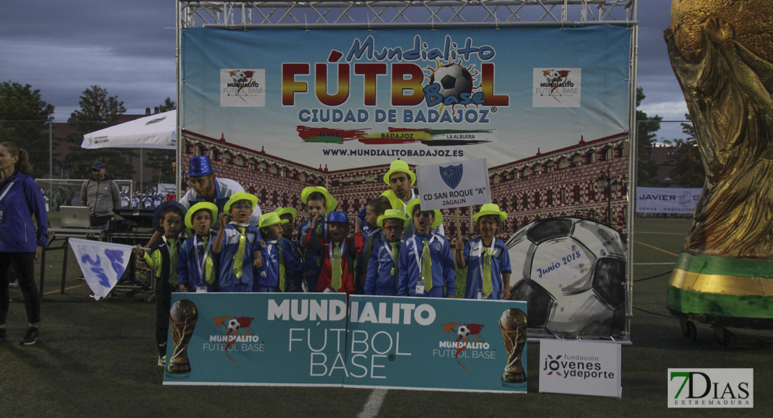 Imágenes del desfile inaugural del VII Mundialito de Clubes