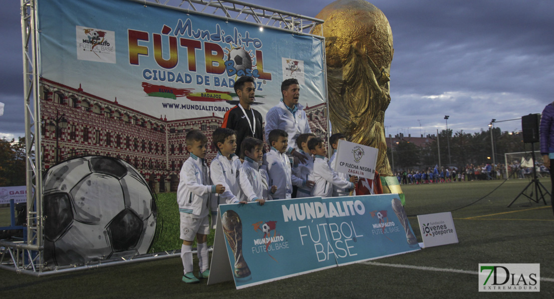 Imágenes del desfile inaugural del VII Mundialito de Clubes