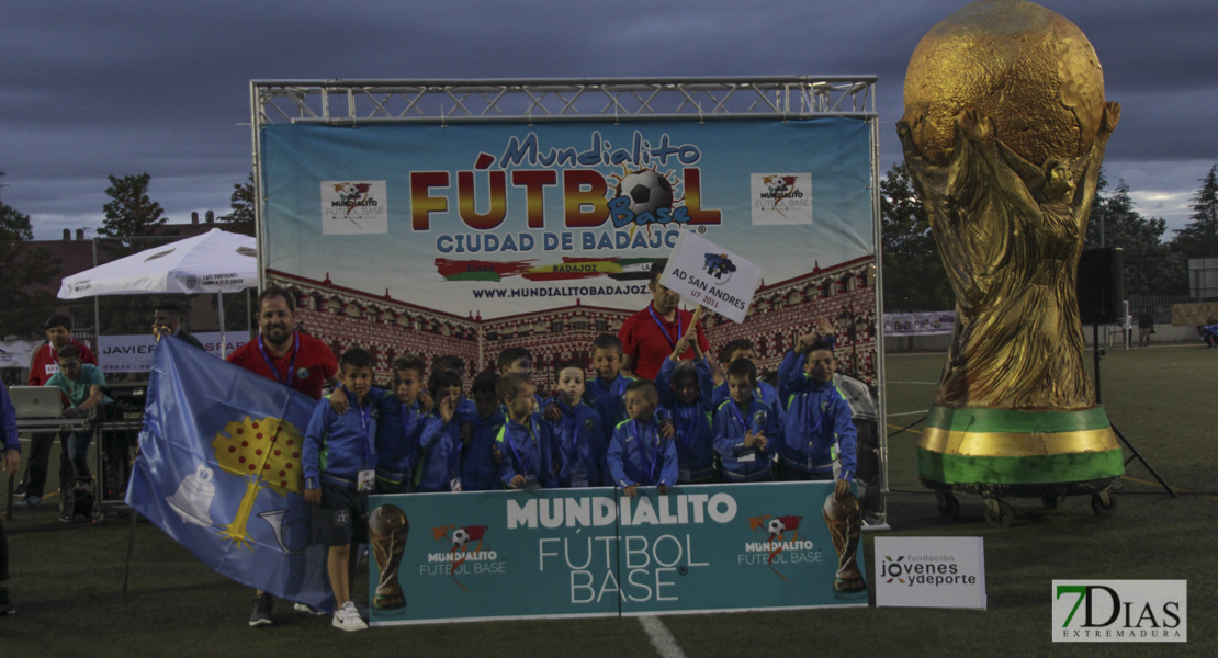 Imágenes del desfile inaugural del VII Mundialito de Clubes