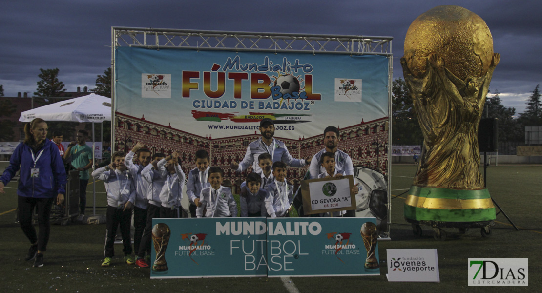 Imágenes del desfile inaugural del VII Mundialito de Clubes