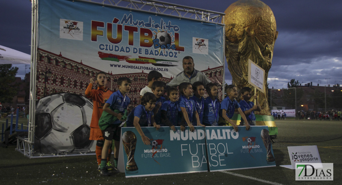 Imágenes del desfile inaugural del VII Mundialito de Clubes