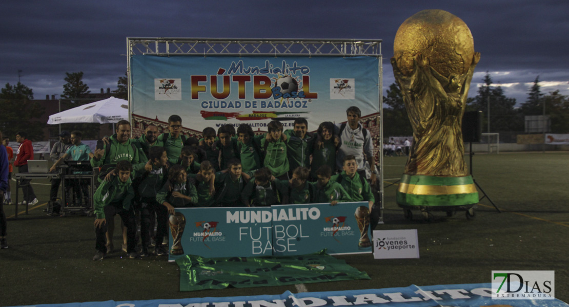 Imágenes del desfile inaugural del VII Mundialito de Clubes