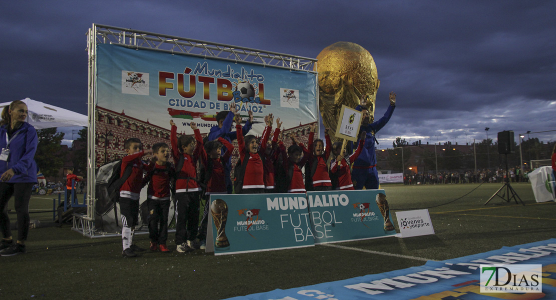 Imágenes del desfile inaugural del VII Mundialito de Clubes