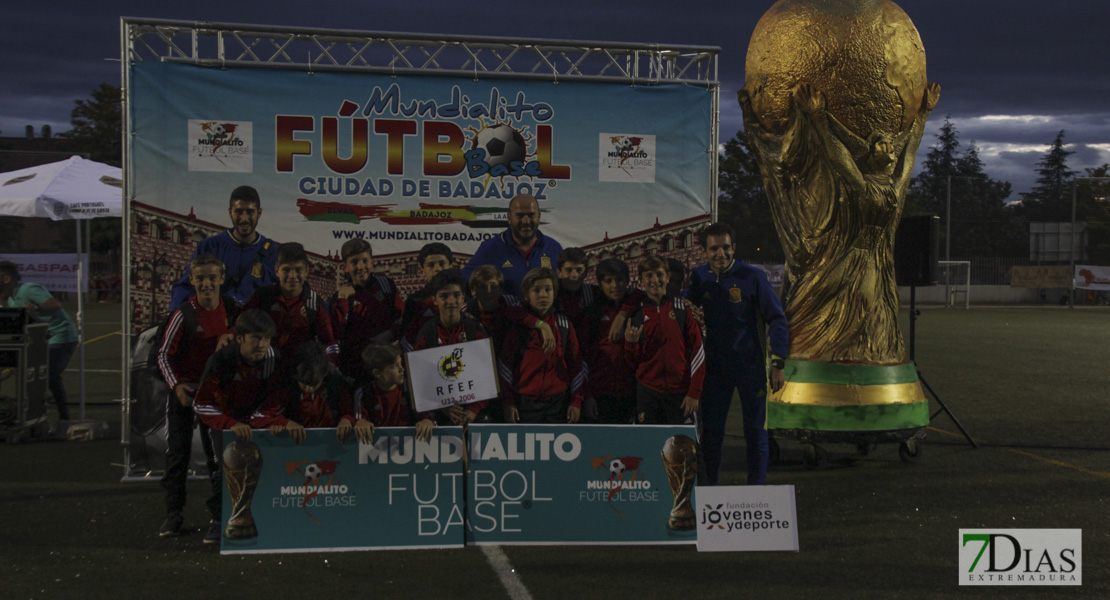 Imágenes del desfile inaugural del VII Mundialito de Clubes