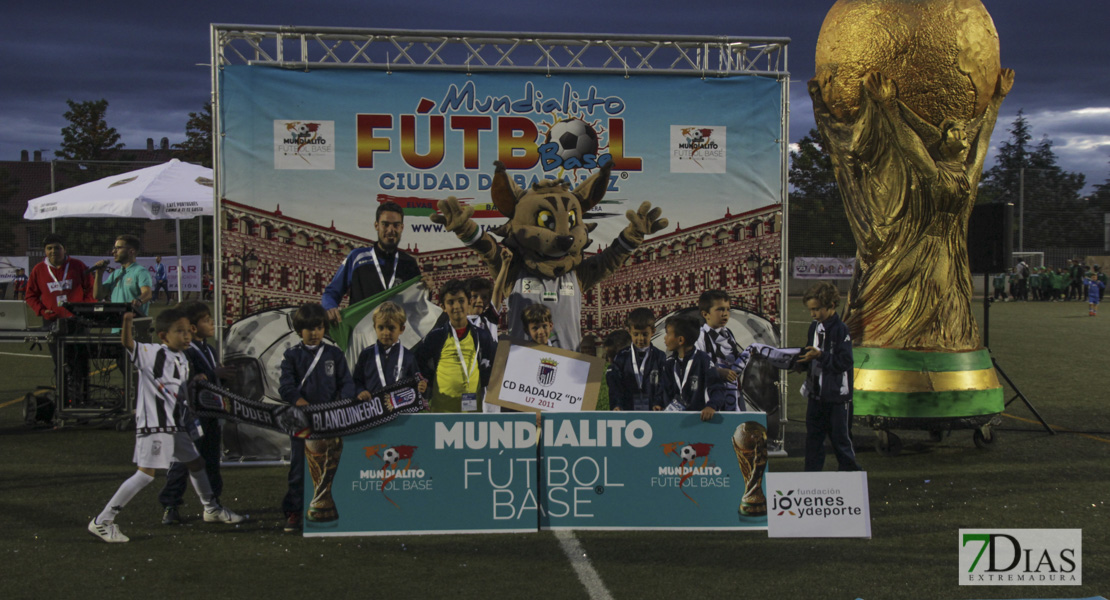 Imágenes del desfile inaugural del VII Mundialito de Clubes