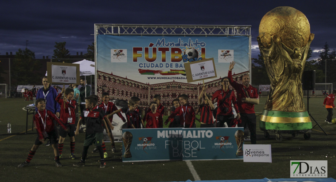 Imágenes del desfile inaugural del VII Mundialito de Clubes