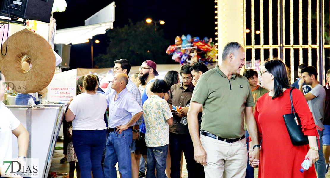 Badajoz se echa a la calle para vivir la inauguración de la Feria de San Juan