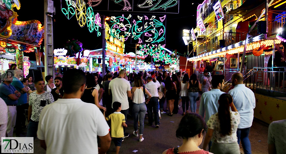 Badajoz se echa a la calle para vivir la inauguración de la Feria de San Juan